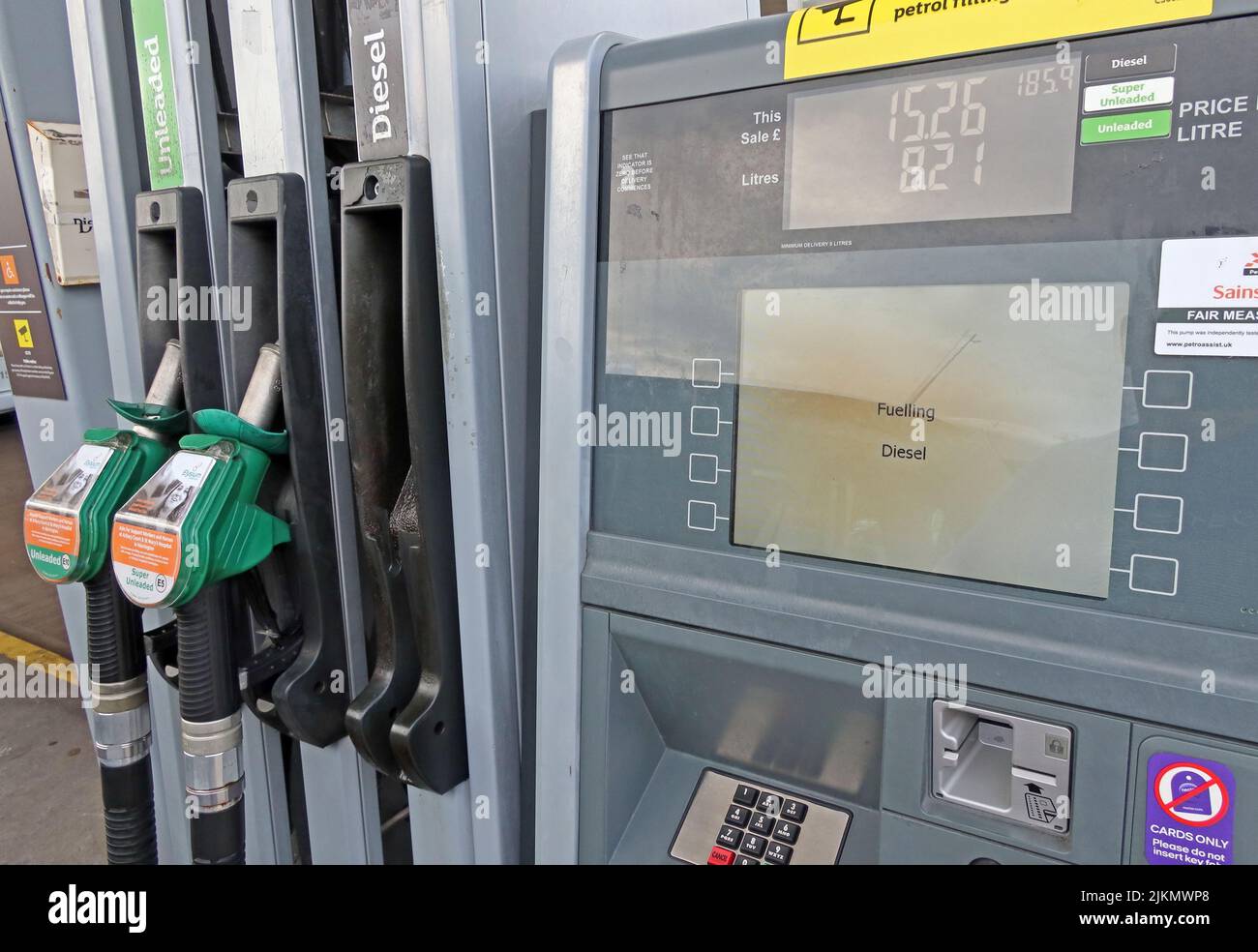 Zapfsäulen einer Agip-Tankstelle. Diesel, Super, bleifreies Benzin  Stockfotografie - Alamy