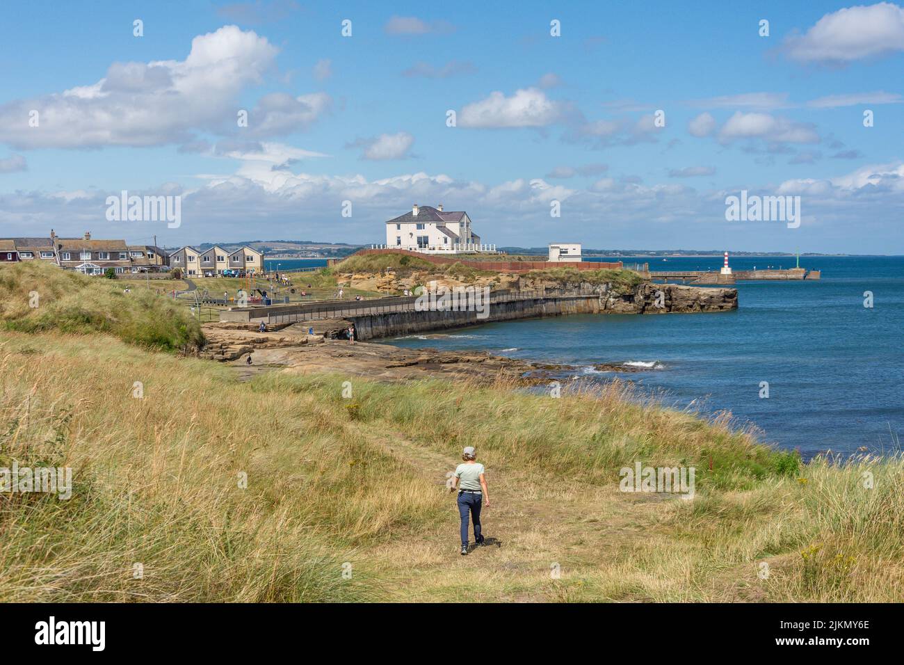 Cliff House und Küstensanddünen, Amble, Northumberland, England, Vereinigtes Königreich Stockfoto