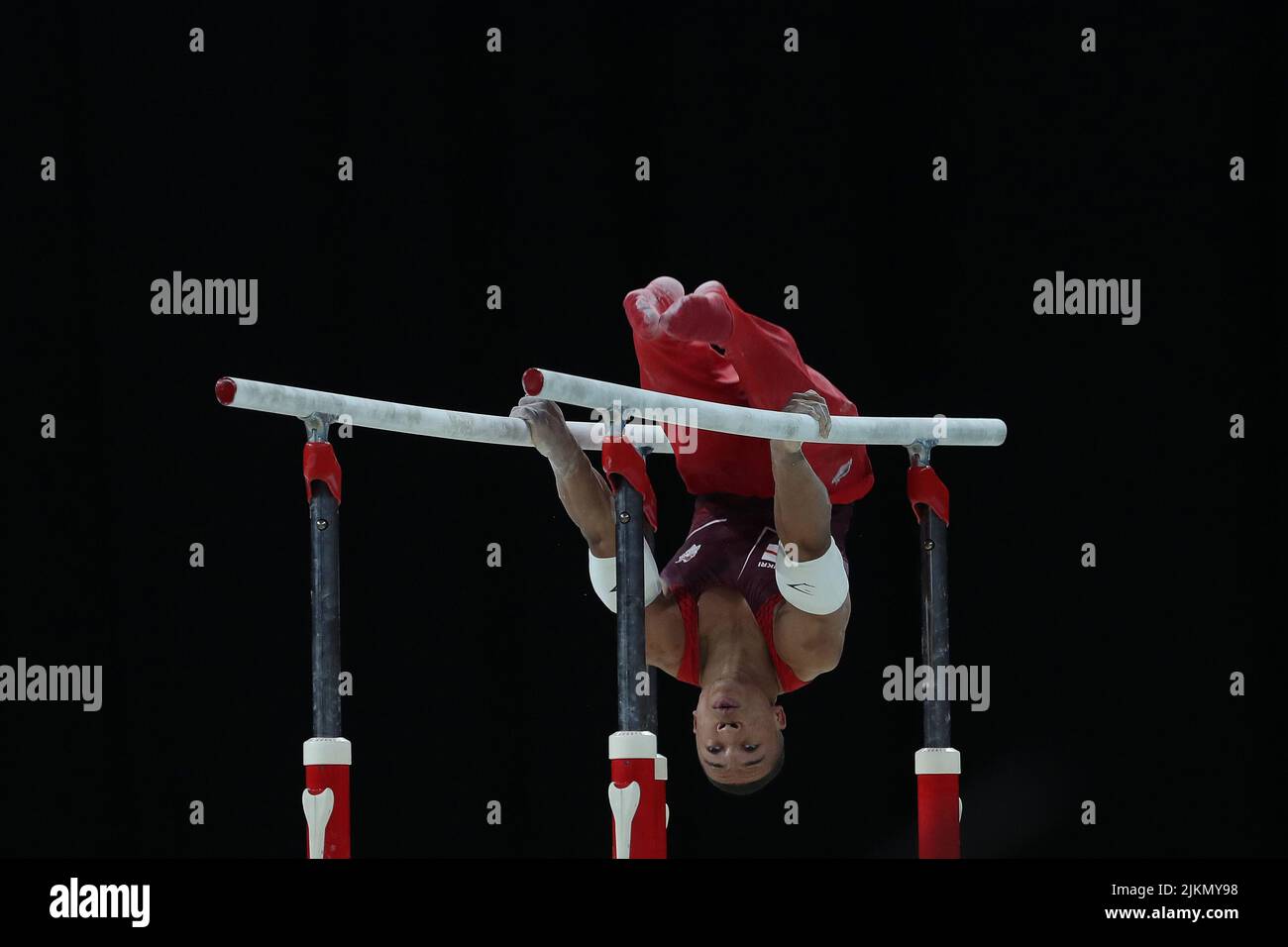 Birmingham, Großbritannien. 2.. August 2022. Joe FRASER aus England beim Men's Parallel Bars Finale am vierten Tag der Commonwealth Games in der utilita Arena, Birmingham, England, am Dienstag, 2.. August 2022. (Kredit: Mark Fletcher | MI News) Kredit: MI Nachrichten & Sport /Alamy Live News Stockfoto