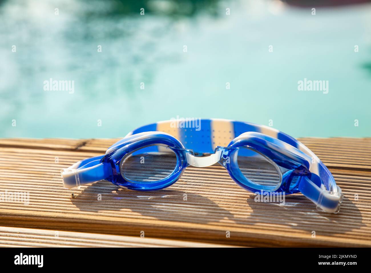 Schwimmbrille für das Schwimmbad im Sommer Stockfoto