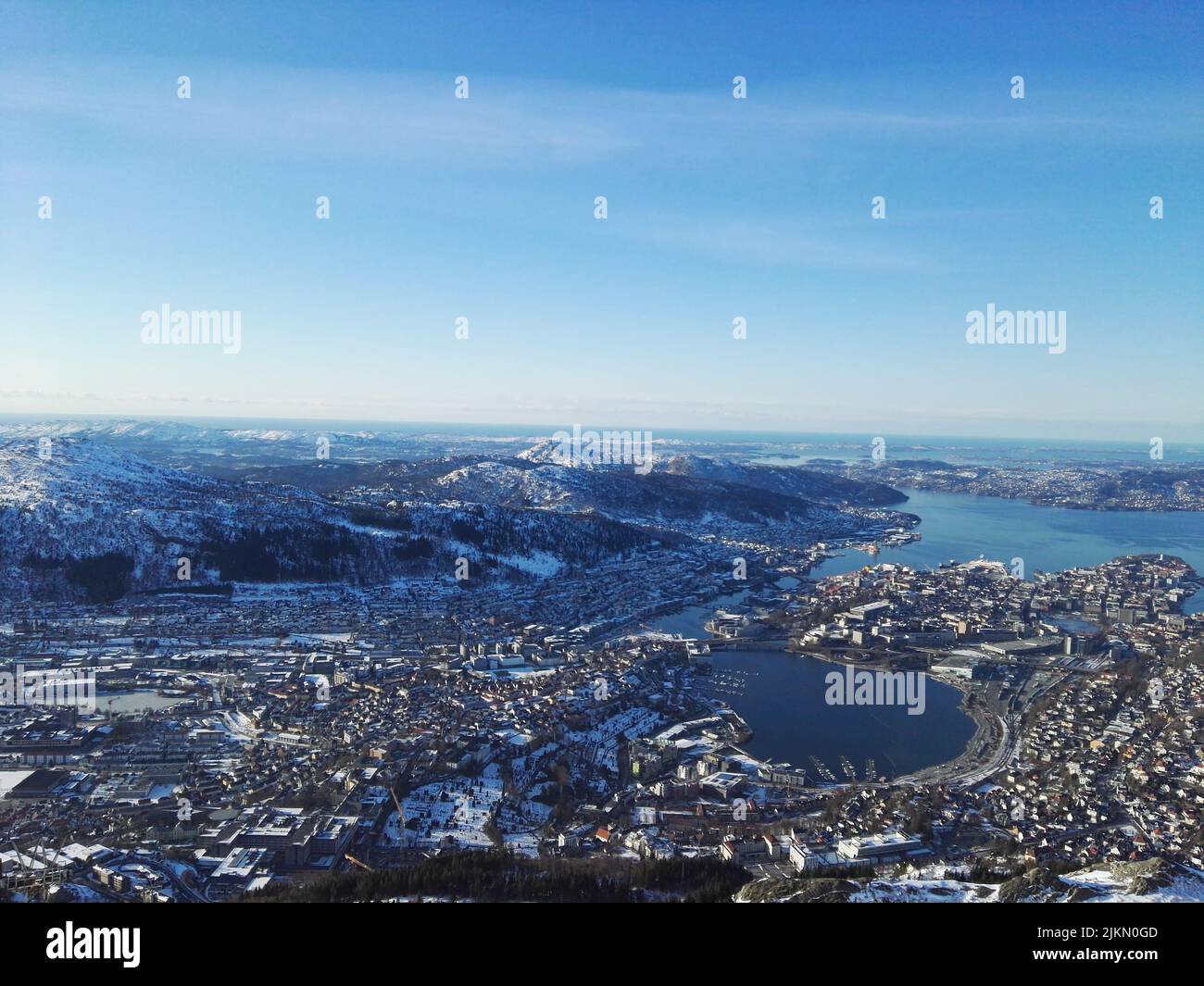 Eine Luftaufnahme der Stadt Bergen im Winter in Norwegen Stockfoto