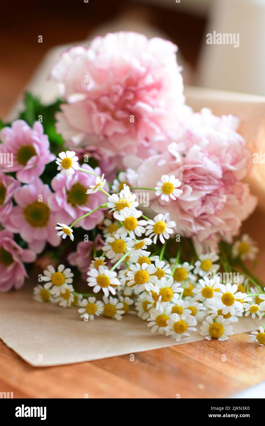 Eine Nahaufnahme eines schönen Bouquets von bunten Blumen Stockfoto
