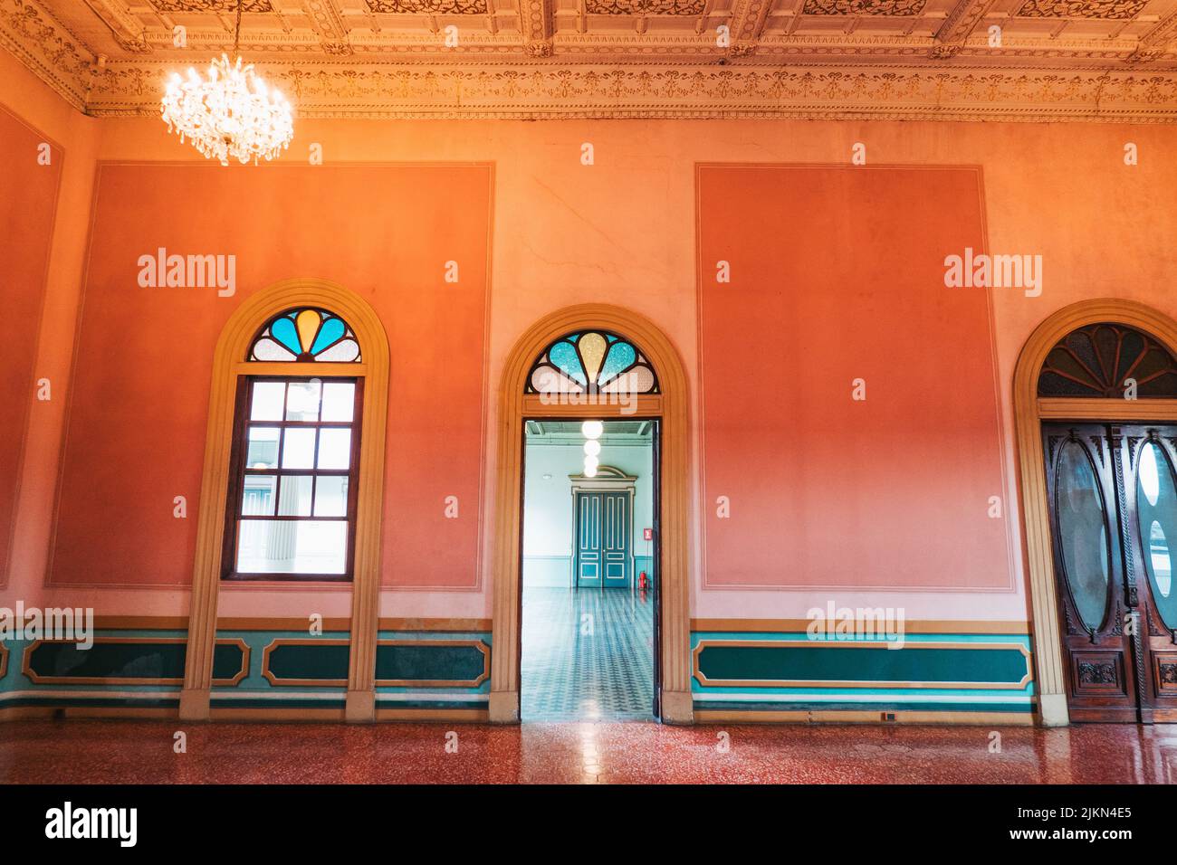 Salon Rosada (Pink Room) im historischen Nationalpalast von El Salvador, 1911 fertiggestellt, dem ehemaligen Parlamentsgebäude des Landes, heute ein Museum Stockfoto