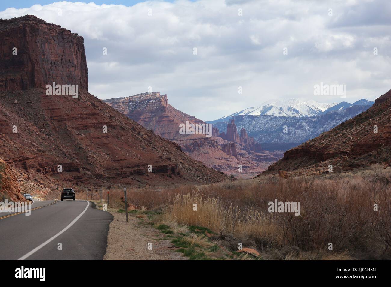Eine szenische Aufnahme großer Felsformationen in der Nähe von Moab, Utah Stockfoto