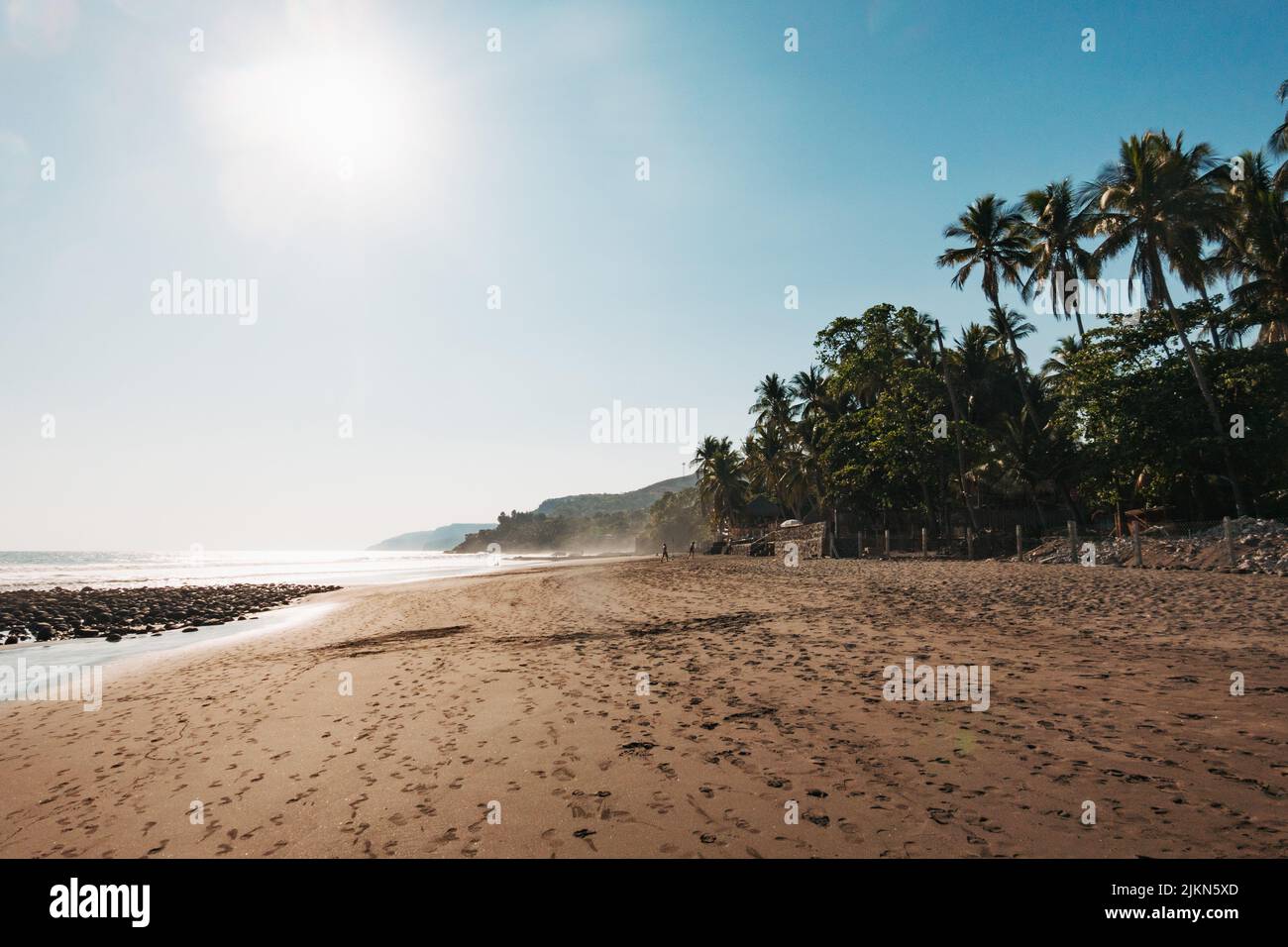 Der Strand El Zonte, auch bekannt als Bitcoin Beach, liegt an der Pazifikküste von El Salvador Stockfoto