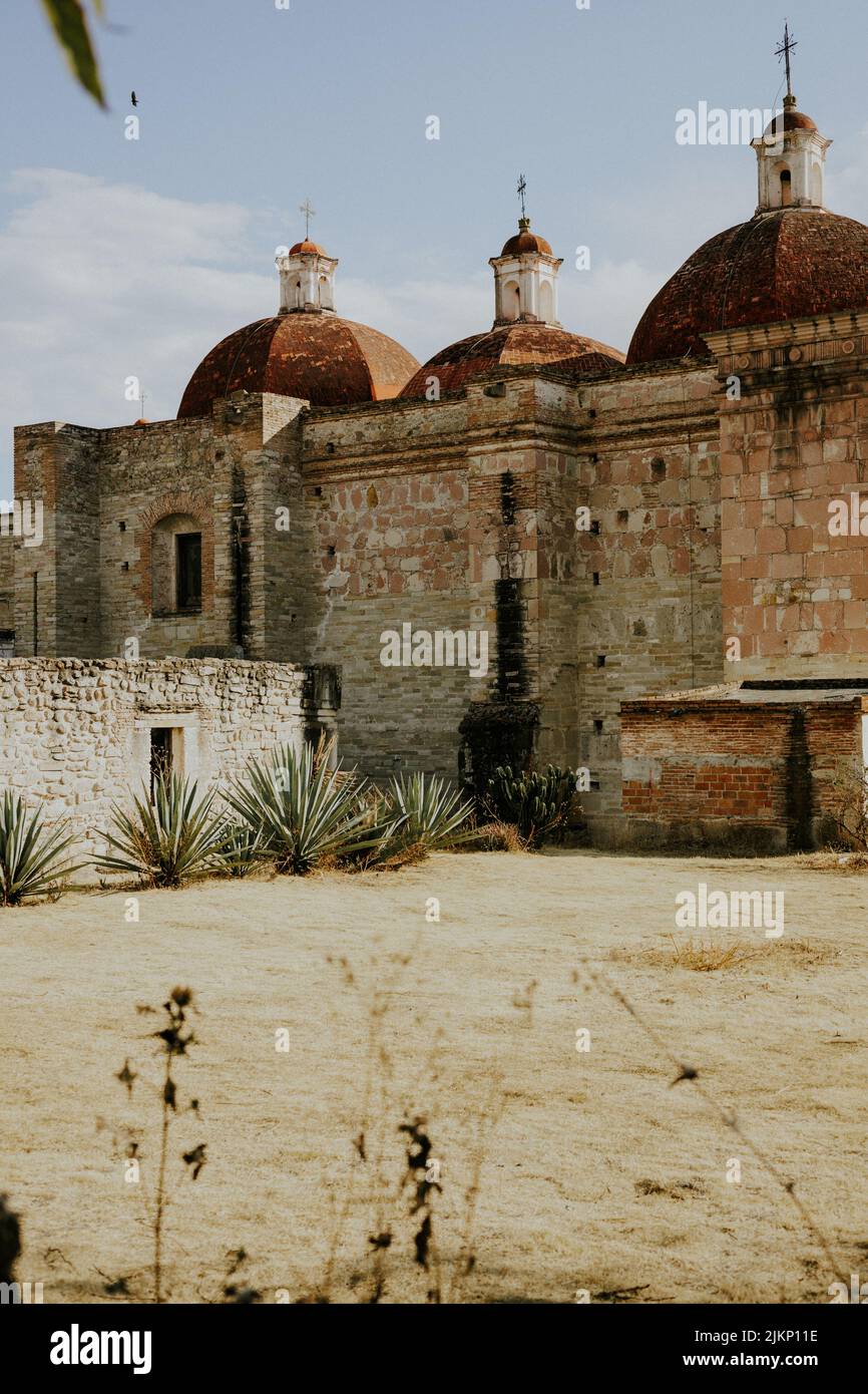 Blick auf die San Pablo Apostol Kirche in Mitla, Oaxaca, Mexiko Stockfoto