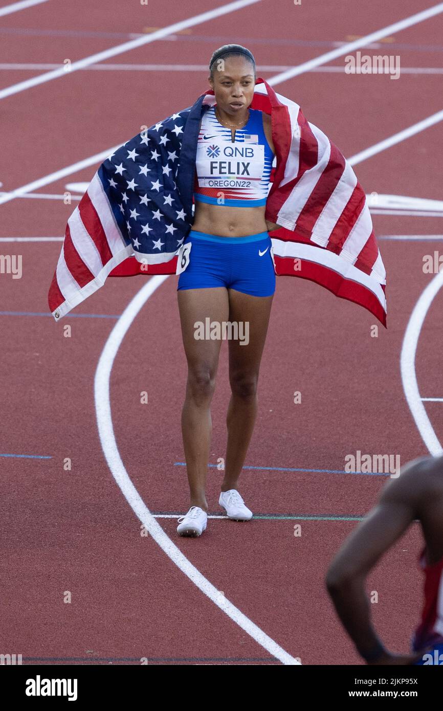 Allyson Felix (USA) drapiert sich in die Sterne und Streifen, nachdem die bestdekorierte Leichtathletik-Läuferin der Geschichte mit der Bronze verdient hat Stockfoto