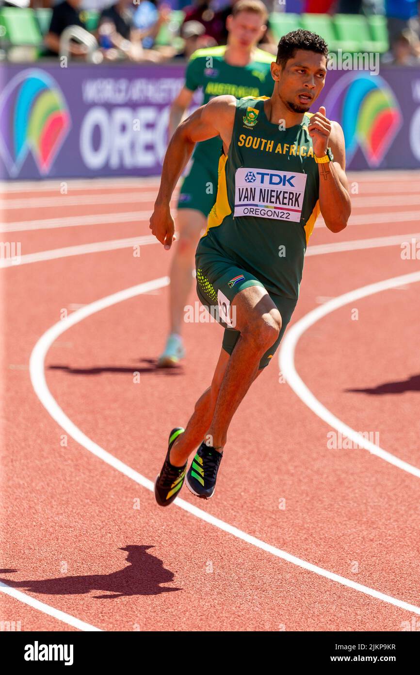 Wayde Van Niekerk (RSA) läuft seine Vorrunde über die 400 Meter in einer Zeit von 45,18 Metern, um während der morgendlichen Session am Tag ins Halbfinale vorzurücken Stockfoto