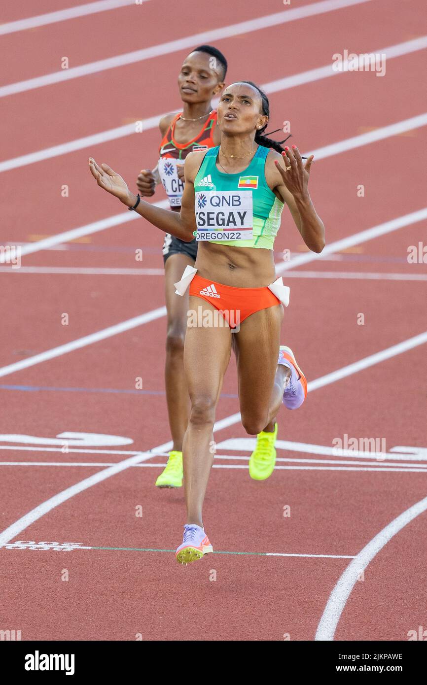 Gudaf Tsegay (ETH) gewinnt das 5000-Meter-Finale in einer Zeit von 14:46,29 während der Nachmittagssession am 9. Tag der Leichtathletik-Weltmeisterschaften Oregon22 Stockfoto