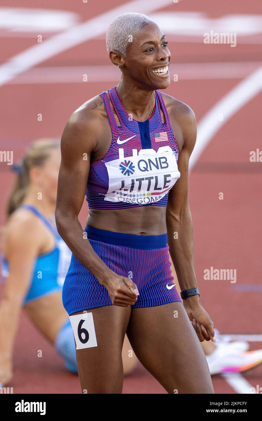 Shamier Little (USA) lächelt, als sie ihre Saisonbestzeit von 53,61 und das Qualifying für das 400-Meter-Hürdenfinale während der Nachmittagssession auf da sieht Stockfoto