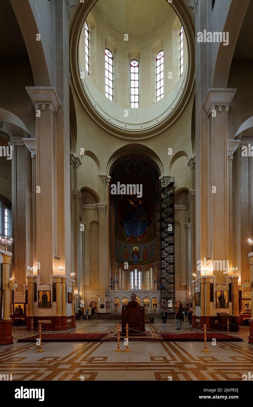 Innenraum der Heiligen Dreifaltigkeitskathedrale bekannt als Sameba von Tiflis Georgien Stockfoto