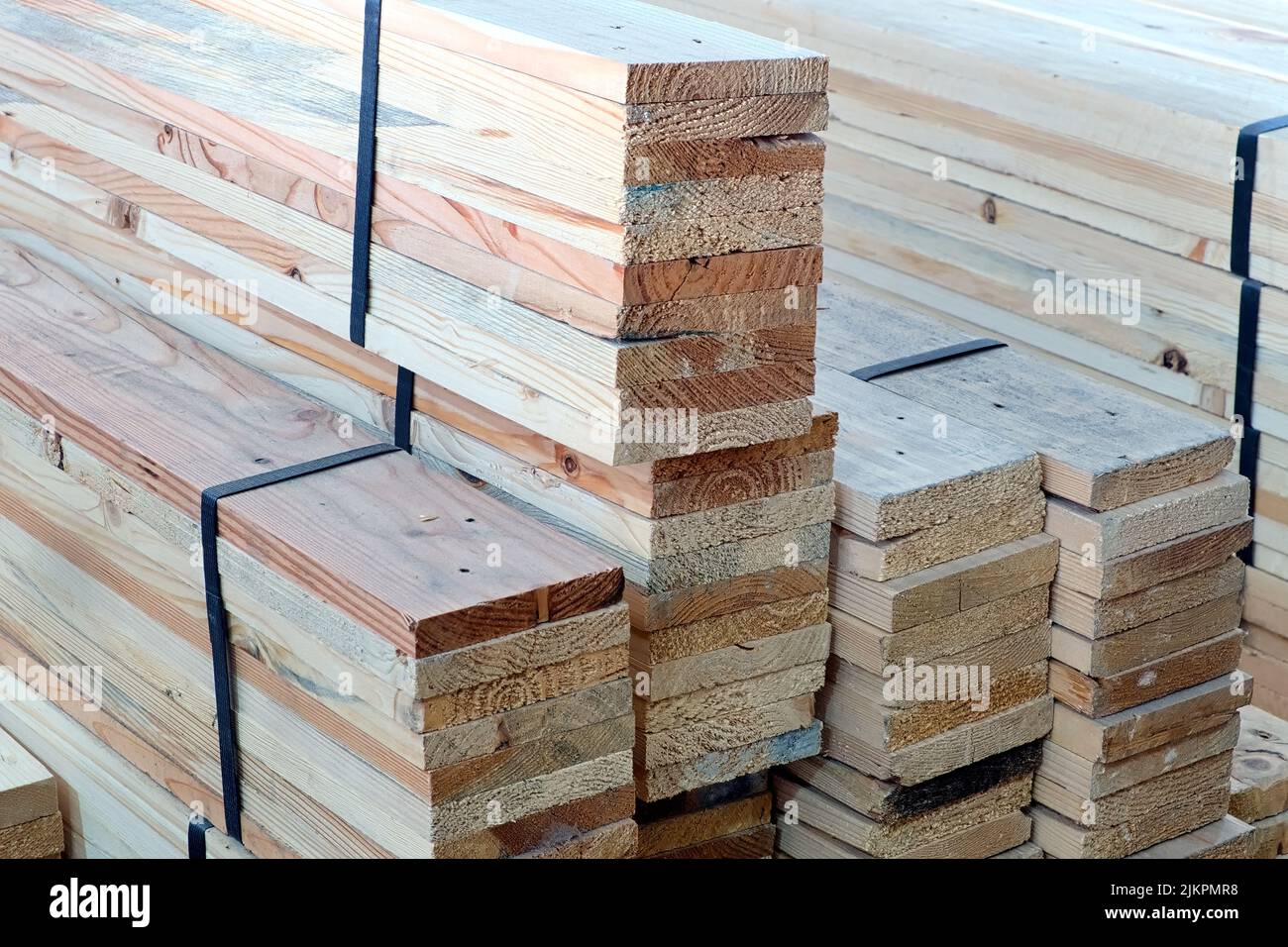 Industrie Holzverarbeitung (Chamcha Holz) Material im Lagerhaus für den Einsatz auf machen Möbel für die Dekoration Haus und Büro Stockfoto