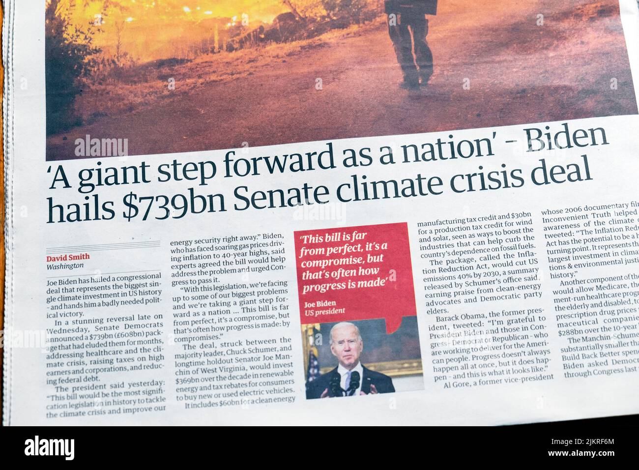 „Ein riesiger Schritt nach vorn als Nation“ - Biden begrüßt 739bn US-Dollar Klimakrisenvertrag des Senats Guardian Headline US-Artikel 29. July 2022 London UK Stockfoto