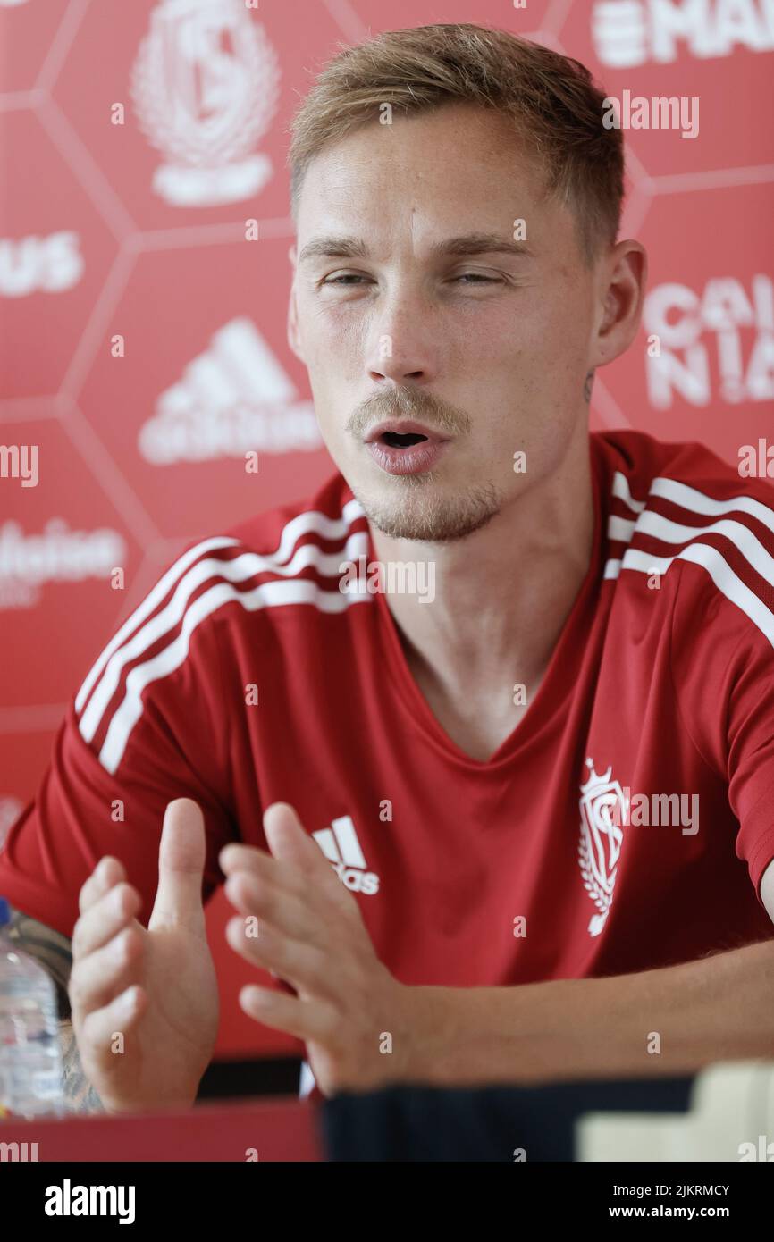 Standard's Jacob Barrett Laursen im Bild während einer Pressekonferenz des belgischen Fußballteams Standard de Liege, um am Mittwoch, dem 03. August 2022, einen neuen Spieler zu präsentieren. BELGA FOTO BRUNO FAHY Stockfoto