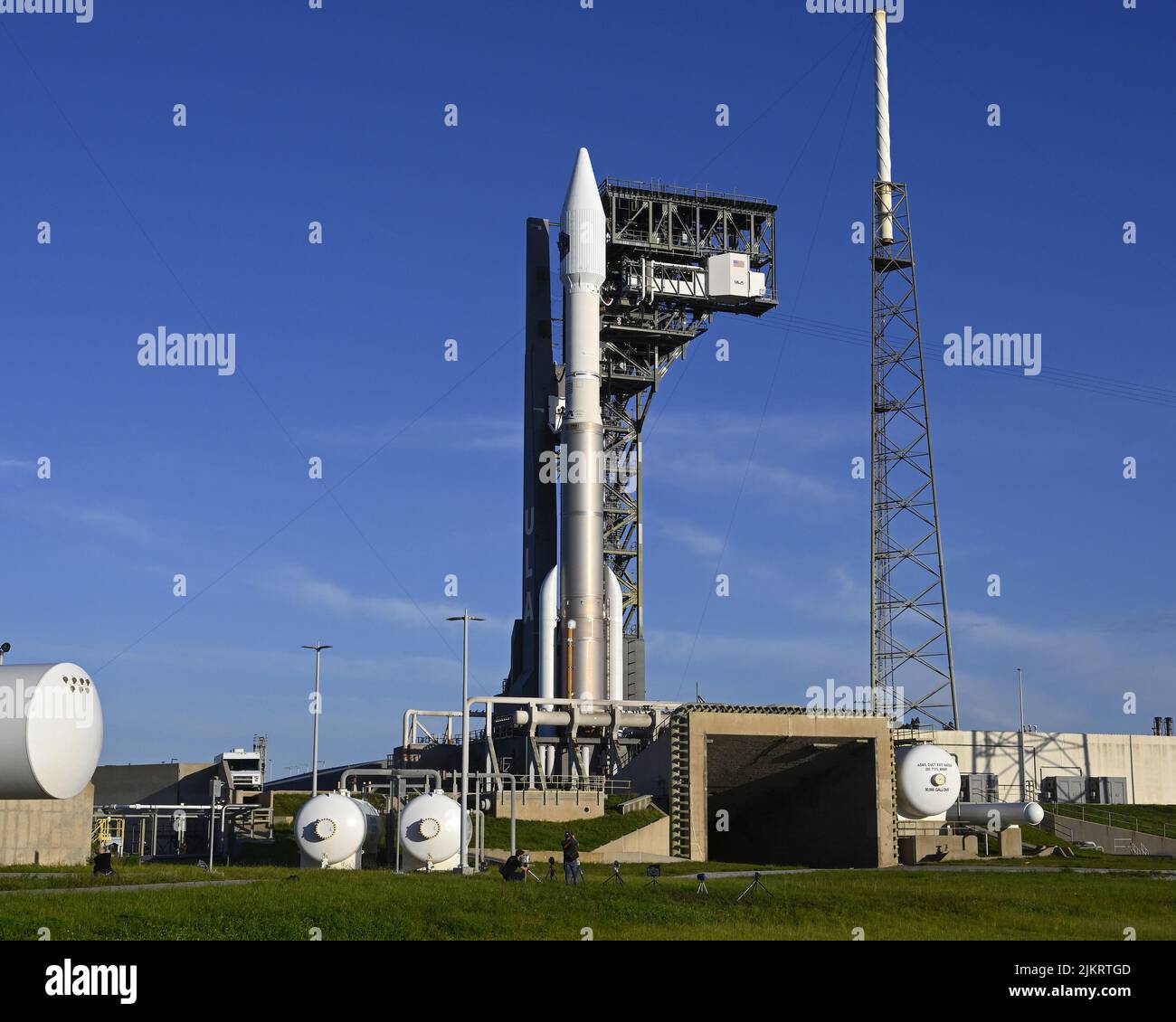 Cape Canaveral Space Force Station, Florida, USA. 3. August 2022. United Launch Alliance bereitet ihre ATLAS V-Rakete vor, um am Mittwoch, den 3. August 2022, den sechsten geosynchronen Weltraumsatelliten (SBIRS GEO 6) für die United States Space Force vom Complex 41 auf der Cape Canaveral Space Force Station, Florida, zu starten. Foto von Joe Marino/UPI Credit: UPI/Alamy Live News Stockfoto