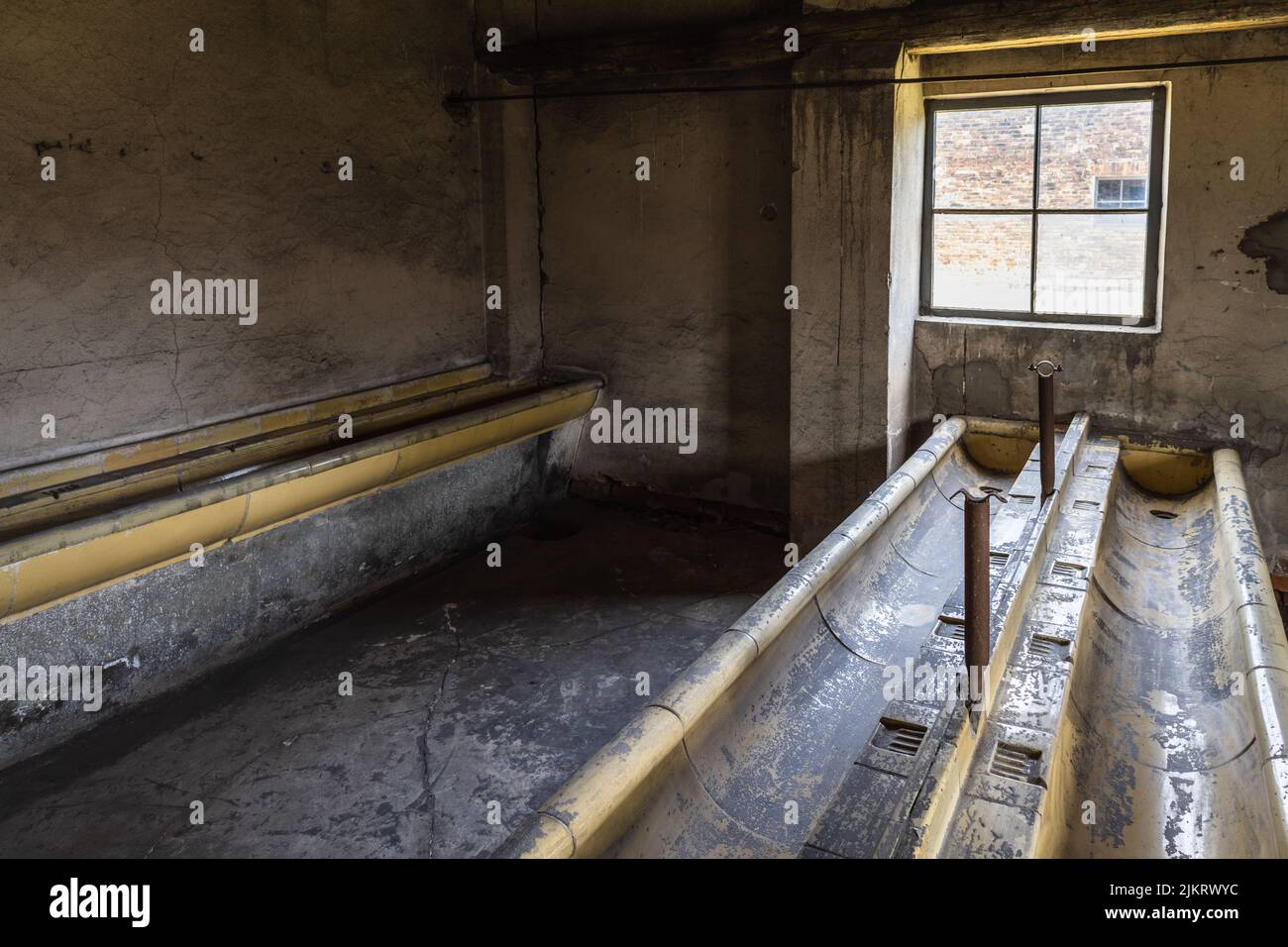 Duschraum im Konzentrationslager Auschwitz-Birkenau. Oswiecim, Polen, 16. Mai 2022 Stockfoto