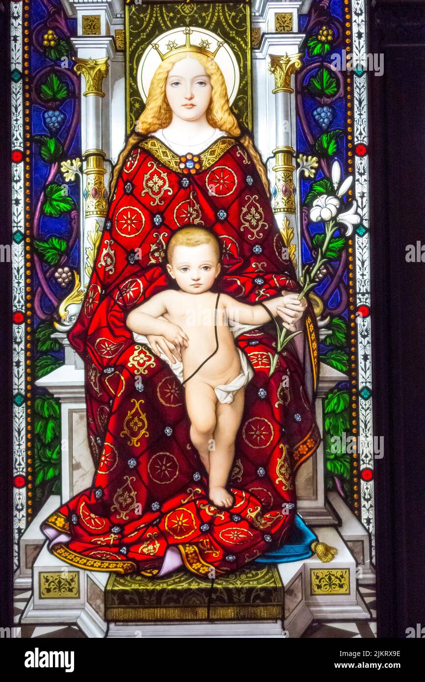 Glasfenster aus Madonnenstain und Kinderstain im Vatikan, Rom, Italien, Europa Stockfoto