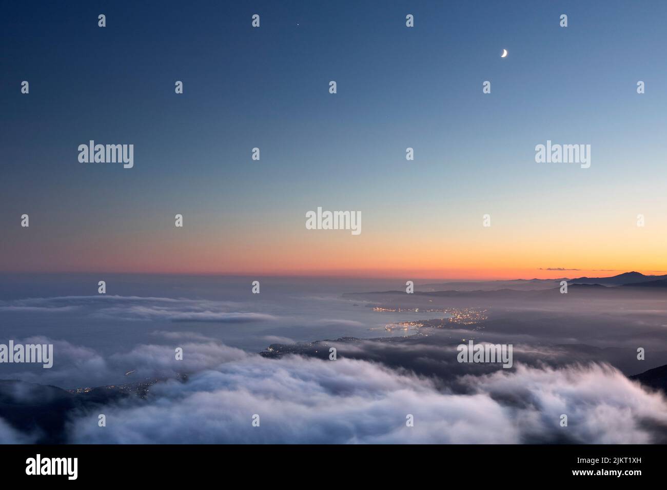 Italien Ligurien Riviera di Ponente - Beigua Geopark - Blick vom Monte Sciguello - Pratorotondo-Santuario della Guardia Stockfoto