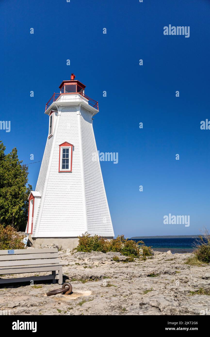 Great Lakes Big Tub Lighthouse Ein Aktiver Leuchtturm, Der 1885 Am Eingang Zum Tobermory Harbour, Tobermory, Ontario, Kanada, Erbaut Wurde Stockfoto