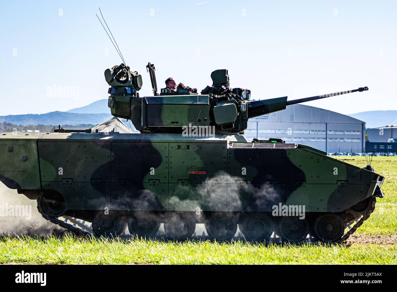 NATO Days, Ostrava, Tschechische Republik. 22.. September 2019: Panzerpanzer ASCOD, der von der tschechischen NATO-Armee am Flughafen Leoš Janáček betrieben wird Stockfoto