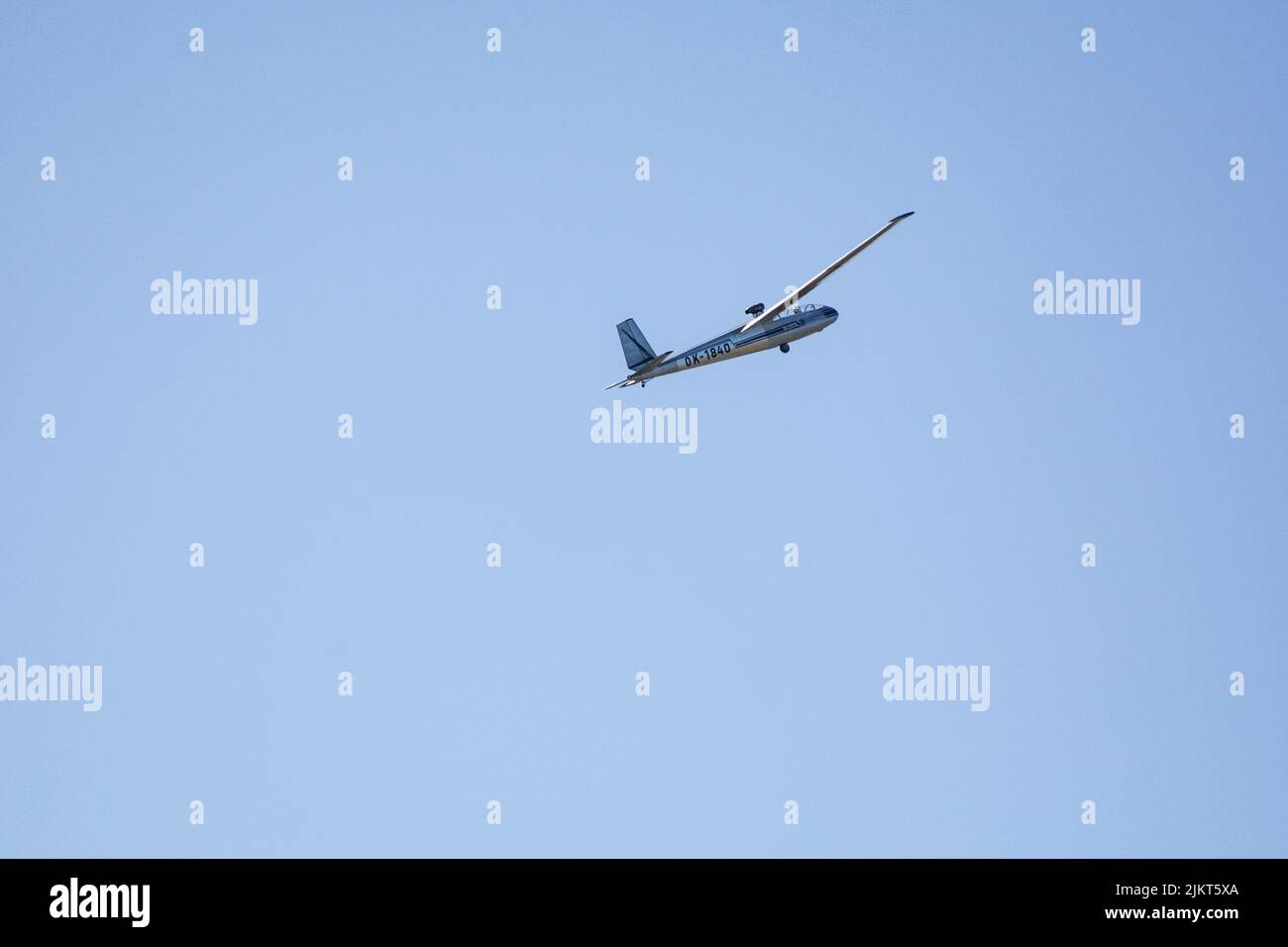 NATO Days, Ostrava, Tschechische Republik. 22.. September 2019: Kunstflug zweisitziger Allmetall Let L-13AC Jet angetriebener Blanik-Segelflugzeug für den Dual-Kunstflug-Einsatz Stockfoto