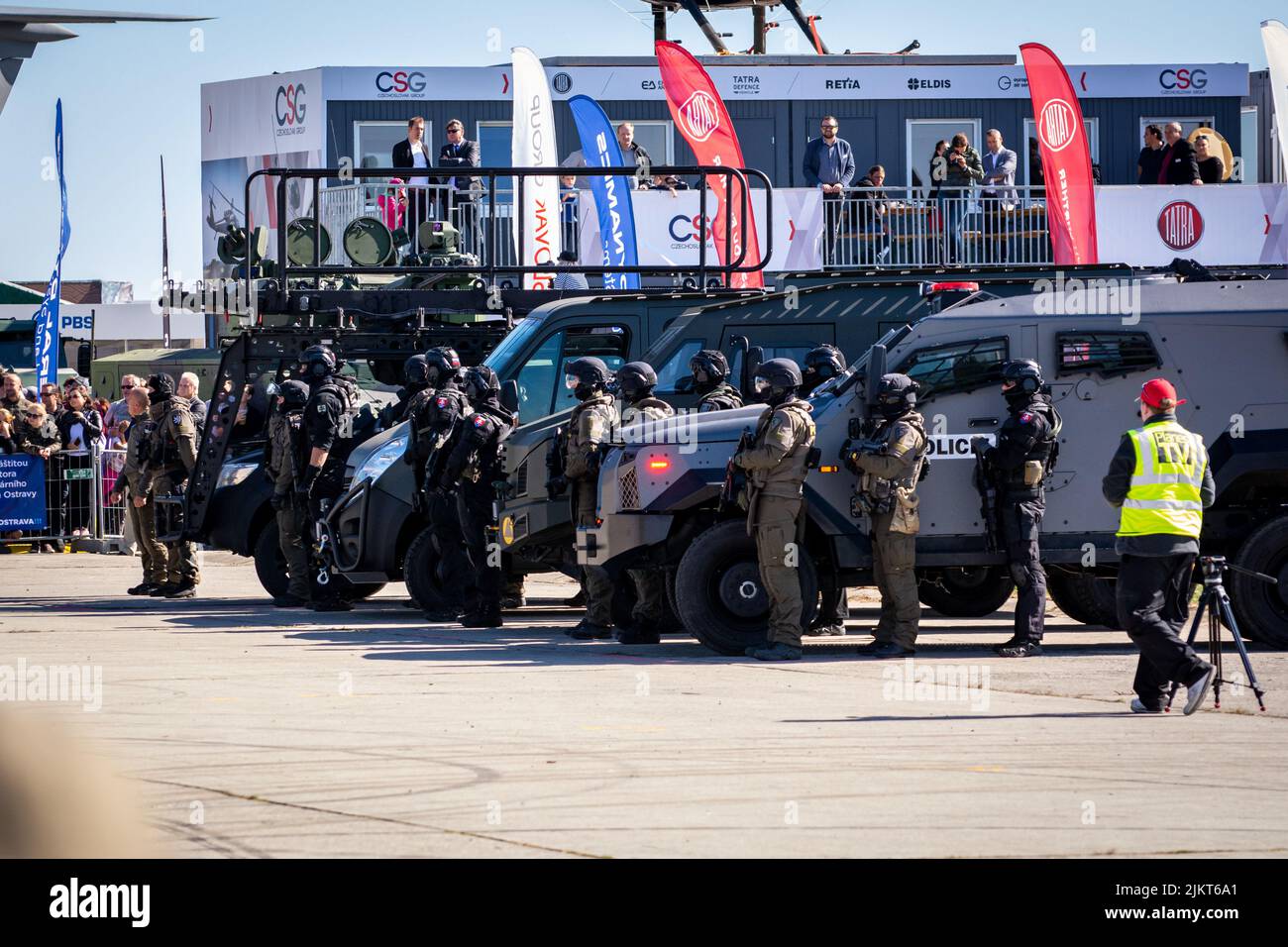 NATO Days, Ostrava, Tschechische Republik. 22.. September 2019 taktische Operatoreneinheit der Spezialpolizei zur Terrorismusbekämpfung mit gepanzerten Fahrzeugen bei den NATO-Tagen Stockfoto