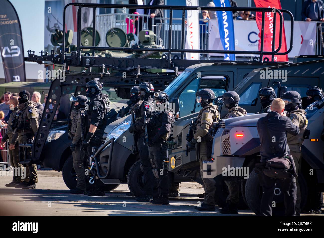 NATO Days, Ostrava, Tschechische Republik. 22.. September 2019 taktische Operatoreneinheit der Spezialpolizei zur Terrorismusbekämpfung mit gepanzerten Fahrzeugen bei den NATO-Tagen Stockfoto