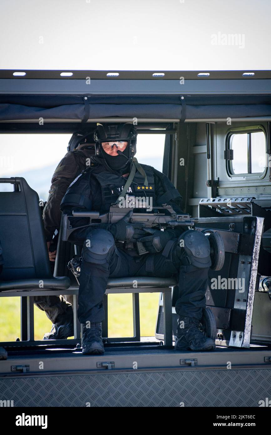 NATO Days, Ostrava, Tschechische Republik. 22.. September 2019 taktische Operatoreneinheit der Spezialpolizei zur Terrorismusbekämpfung mit gepanzerten Fahrzeugen bei den NATO-Tagen Stockfoto