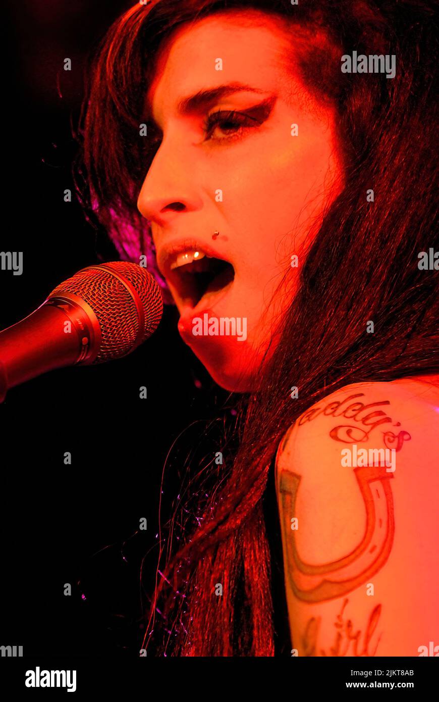 Die englische Singer-Songwriterin Amy Winehouse tritt live im Roxy Theatre in West Hollywood auf Stockfoto