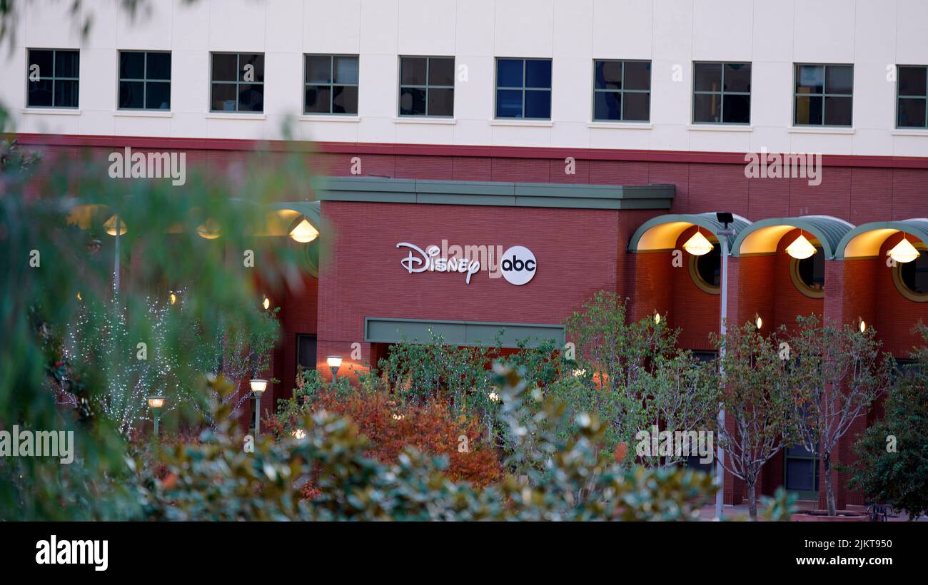 Die Disney ABC Logos vor dem Gebäude auf dem Grundstück in den Walt Disney Studios in Burbank, Kalifornien Stockfoto