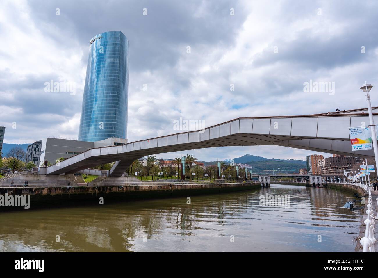 Schöne Aussicht auf das Iberdrola-Gebäude in der Stadt Bilbao, Vizcaya. Baskenland Stockfoto