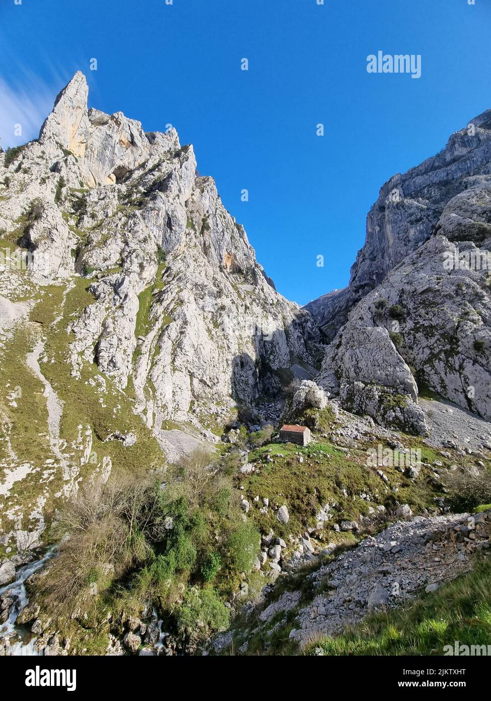 Die Wanderwege entlang der Berge von Ruta del Cares, Picos de Europa, Spanien Stockfoto