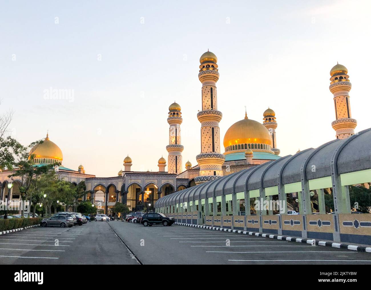 Die Jame' ASR Hassanil Bolkiah Moschee auf einem klaren Skybackground Stockfoto