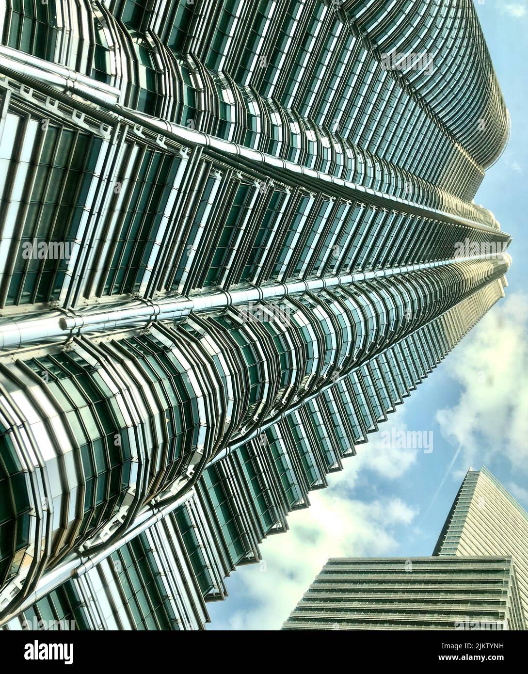 Eine Aufnahme des Zwillingsturms Petronas aus dem niedrigen Winkel. Klcc Kuala Lumpur Malaysia Stockfoto