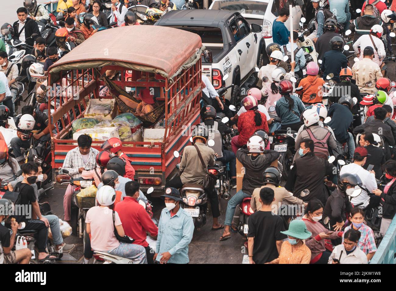 Ein Straßenverkehr in Phnom Penh, Kambodscha Stockfoto