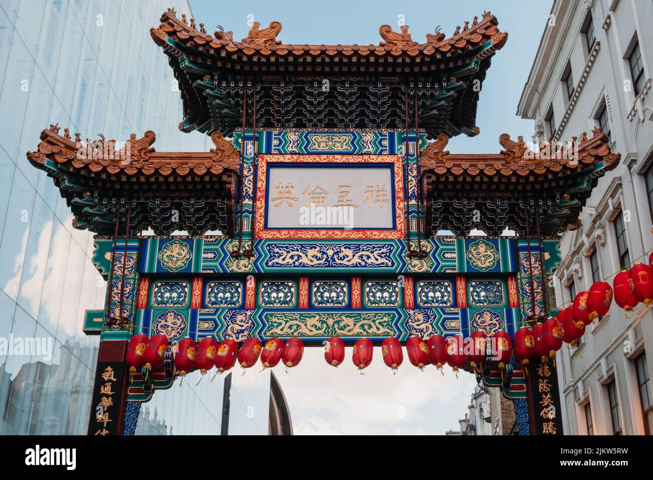 Die Tore von Chinatown in London, Großbritannien Stockfoto