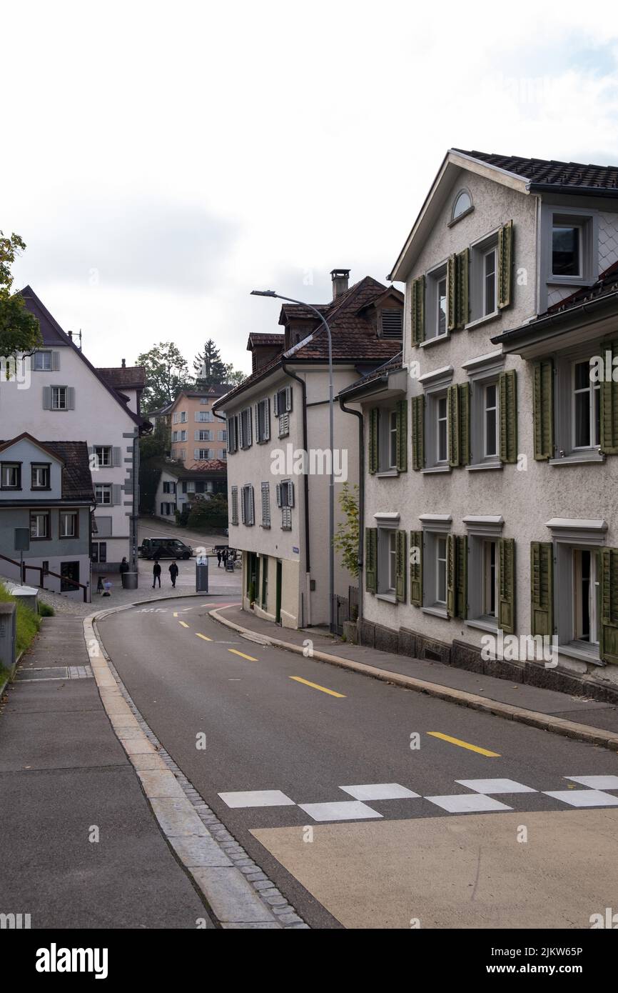 Eine vertikale Aufnahme einer Straße in St. Gallen, Schweiz Stockfoto