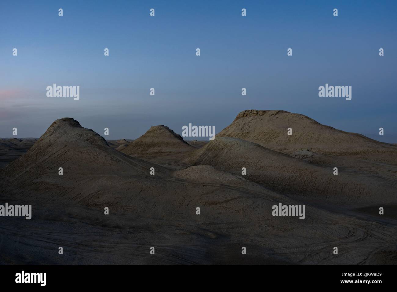 Ein schöner Blick auf Yardang landform Landschaft während des Sonnenuntergangs Stockfoto