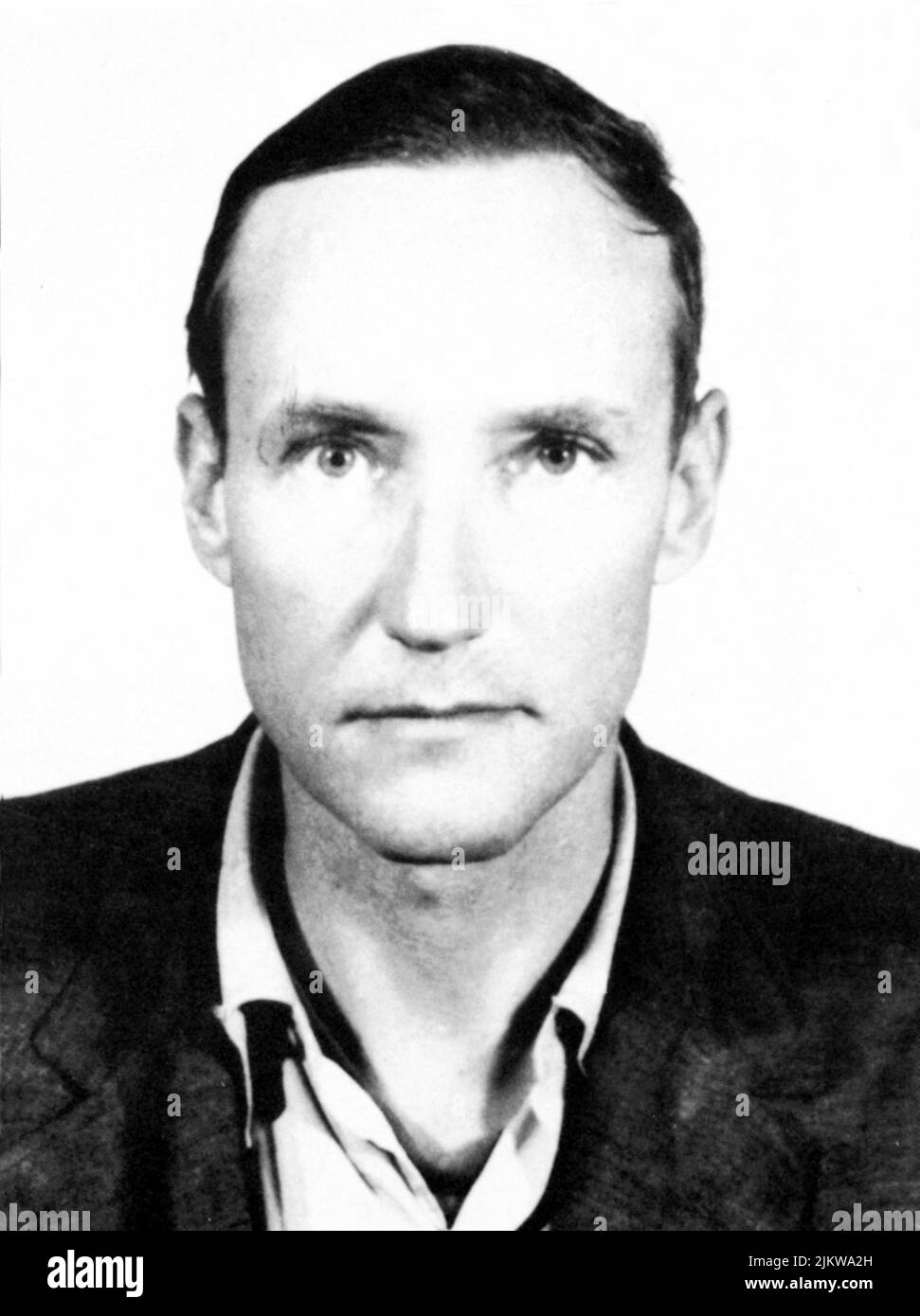 1953 : der amerikanische skandalöse Schriftsteller WILLIAM BURROUGHS ( Saint Louis 1914 - Lawrence , KS 1997 ) , Passfoto für die Reise nach Tunesien - POETA - POET - POETRY - BEAT GENERATION - LETTERATO - LITERATUR - LETTERATURA - Portrait - ritratto - personalità celebrità da giovani giovane - Berühmtheiten Persönlichkeiten der Persönlichkeit als war kleiner Junge junge Jungen - Fotoboth - fototessera --- Archivio GBB Stockfoto