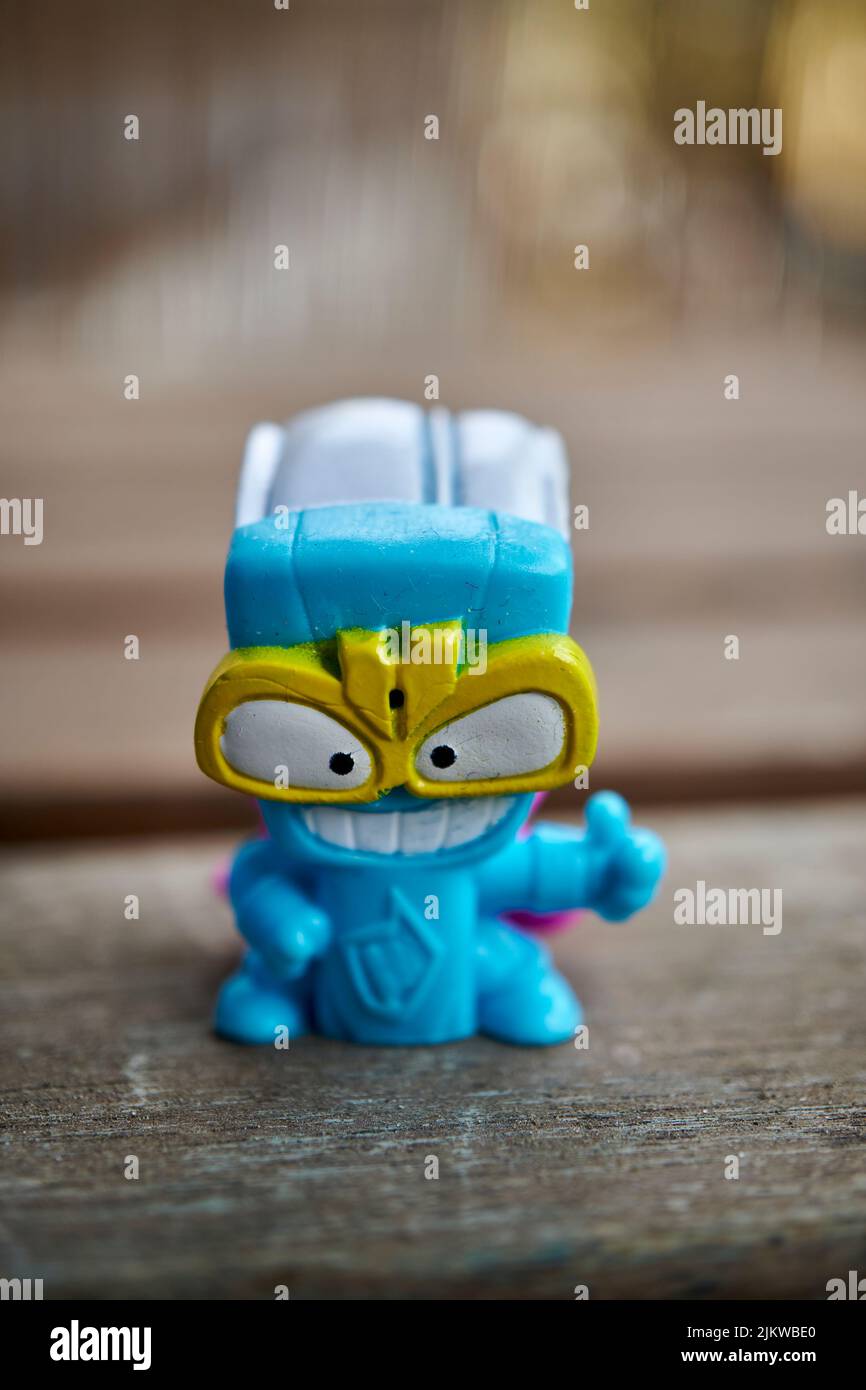 Eine magische Box Marke Superthing Brush Flash blaue Spielzeugfigur aus dem Helden-Team Stockfoto