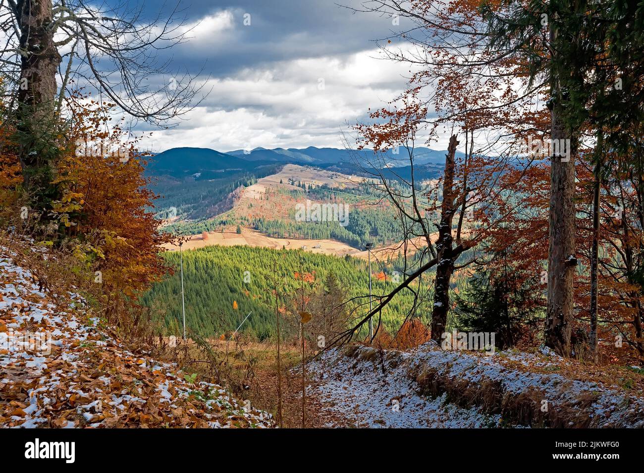 Herbstliche Berglandschaft in Prykarpattia Ukraine Stockfoto