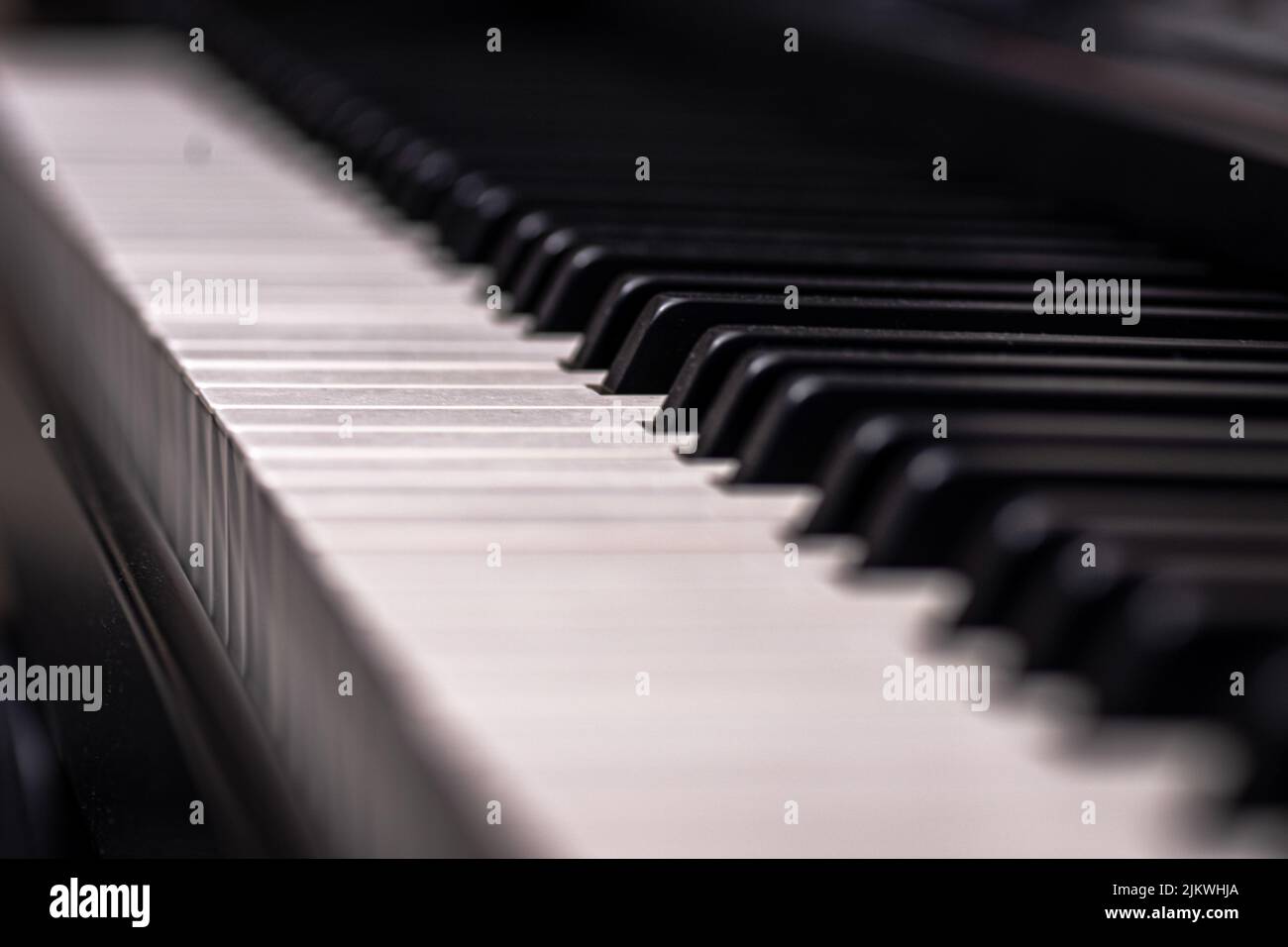 Eine Nahaufnahme der Klaviertastaturen Stockfoto