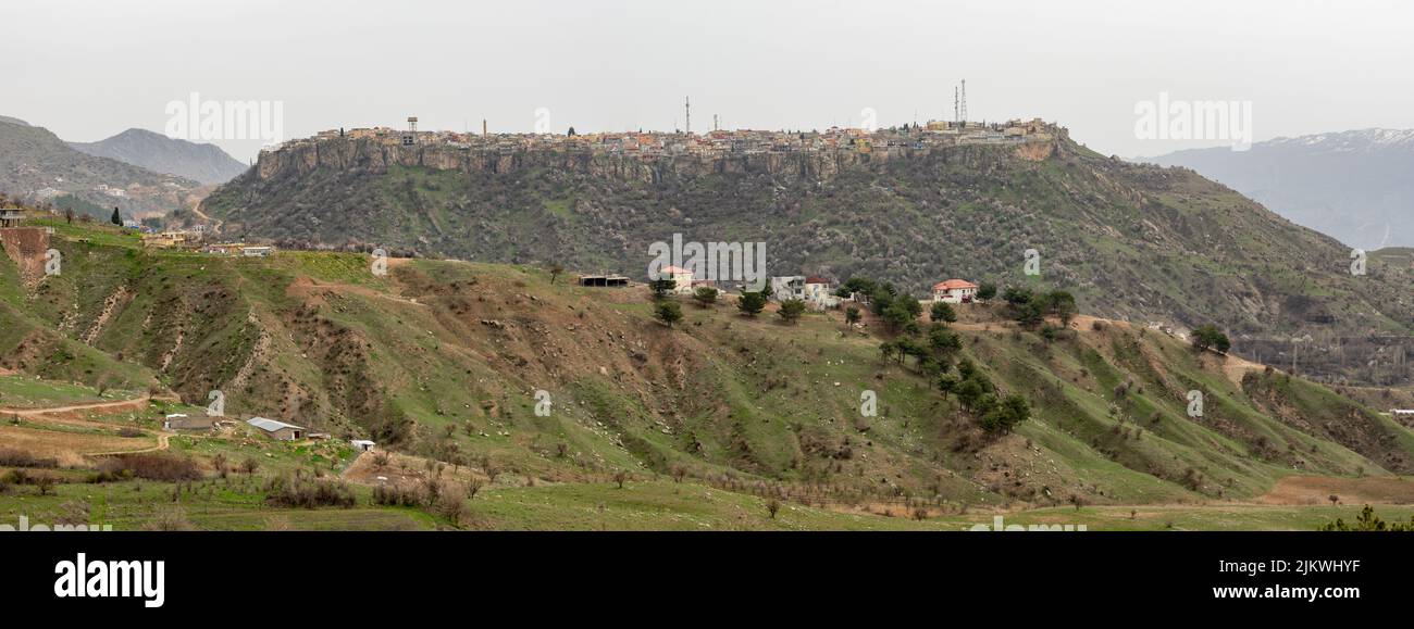 Amedi Stadt in der Region Kurdistan im Irak. Eine kleine historische Stadt auf einem Hügel Stockfoto