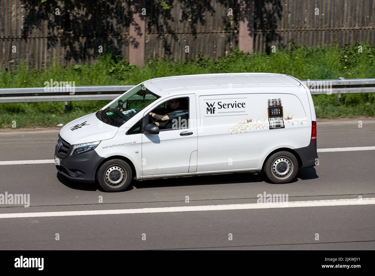 WMF Service Mercedes-Benz Vito Transporter auf der Autobahn Stockfoto
