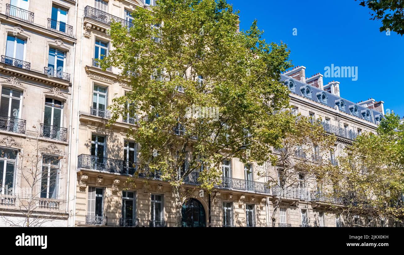 Paris, typisches Gebäude Boulevard Haussmann, in einem Luxusviertel Stockfoto