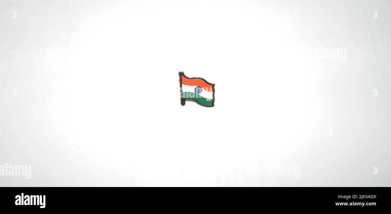 Eine Nadel der Indianerflagge isoliert auf Weiß Stockfoto