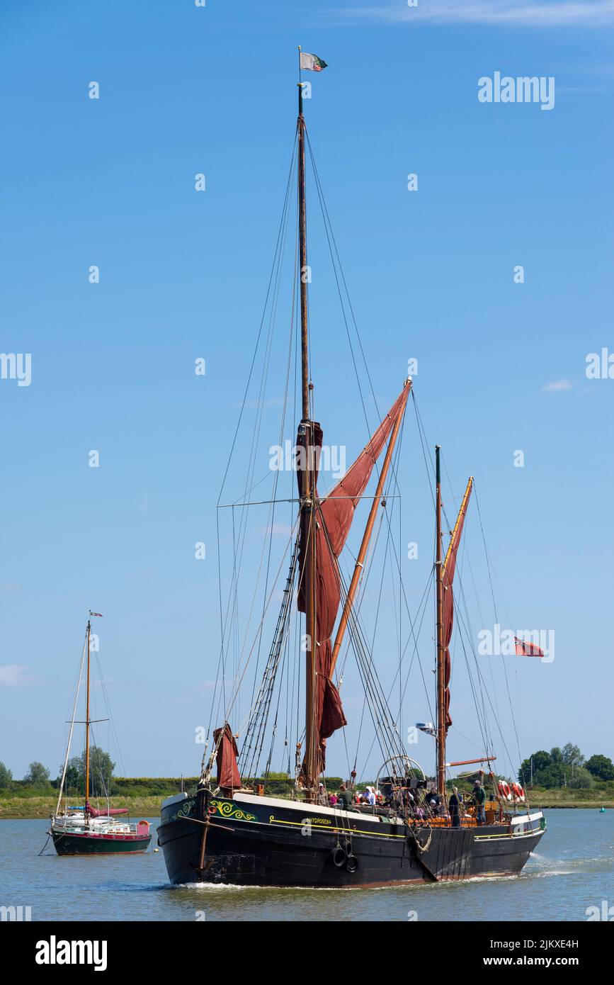 Wasserstoff, historische Themse Segeln Barge, Segeln in Richtung Maldon Hythe Quay auf dem Fluss Chelmer, Maldon, Essex, Großbritannien. Küstenschiff auf dem Weg Stockfoto