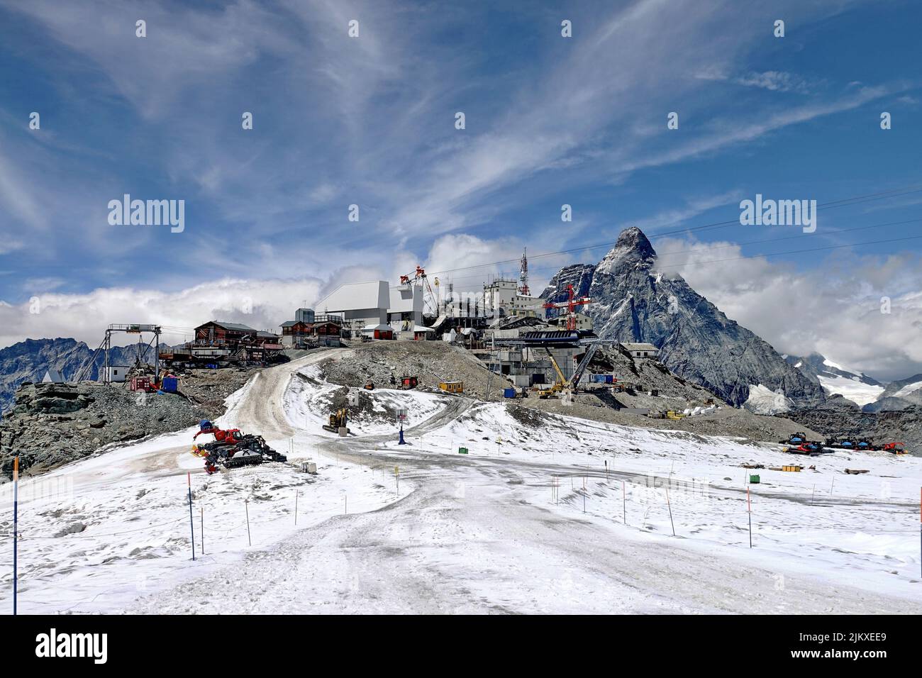 Hochplateau Rosà Gletscher, die Auswirkungen des Klimawandels sind offensichtlich. Aufgrund von wenig Schnee und hohen Temperaturen in der Höhe stoppen Sommer Skifahren. Breuil-Cer Stockfoto