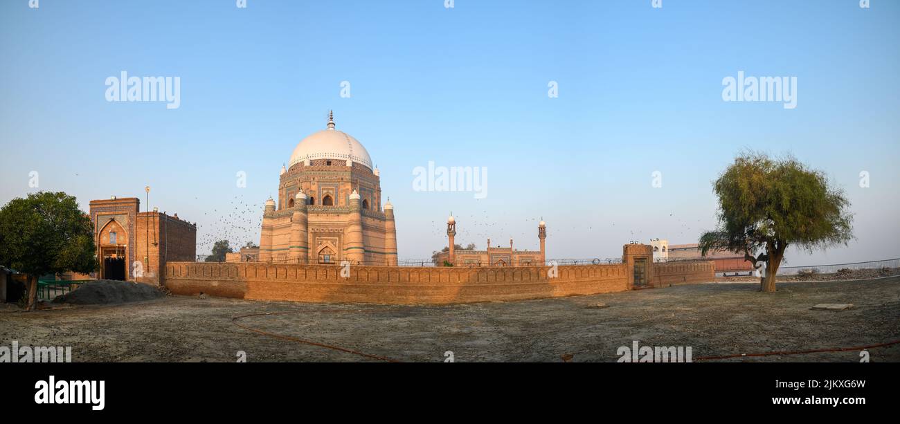 Das Grab gilt als das früheste Beispiel der Tughluq-Architektur Stockfoto