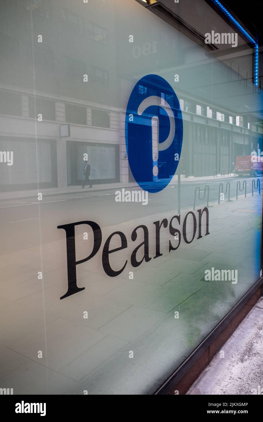 Pearson PLC-Büros in High Holborn in Central London. Pearson plc ist ein britisches multinationales Verlagshaus und Bildungsunternehmen mit Hauptsitz in London. Stockfoto